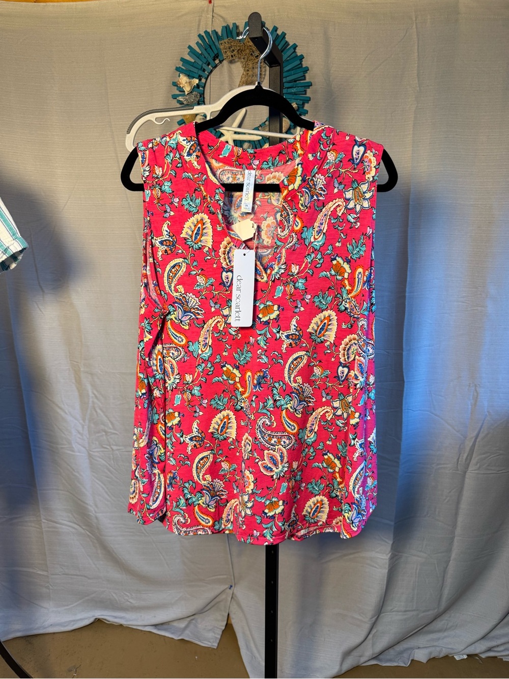 NWT Dear Scarlett plus Pink Paisley Sleeveless Blouse
